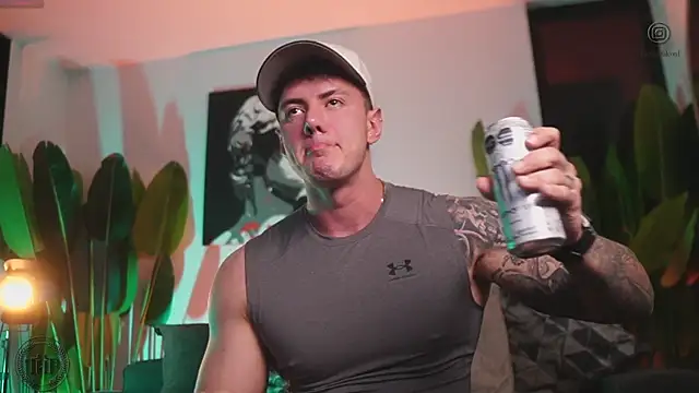 Snapshot of Thomas_Falcon chatting on 11/15/25, 01:03 Thomas Falcon online show from 11/15/25, 01:03