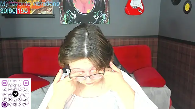 Snapshot of Mila__Cutee chatting on 10/18/25, 01:19 Mila Cutee online show from 10/18/25, 01:19