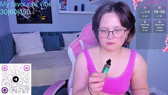 Snapshot of Mila__Cutee chatting on 10/19/25, 01:34 Mila Cutee online show from 10/19/25, 01:34