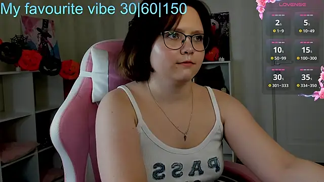 Snapshot of Mila__Cutee chatting on 11/02/25, 09:00 Mila Cutee online show from 11/02/25, 09:00