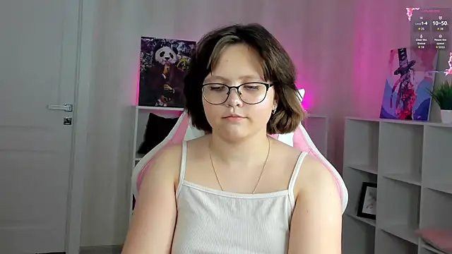 Snapshot of Mila__Cutee chatting on 11/05/25, 09:20 Mila Cutee online show from 11/05/25, 09:20