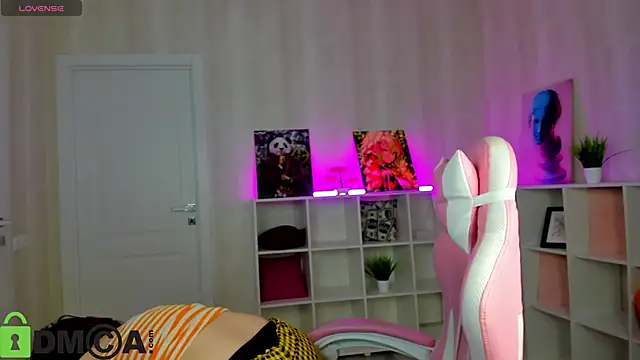 Snapshot of Mila__Cutee chatting on 11/21/25, 09:19 Mila Cutee online show from 11/21/25, 09:19