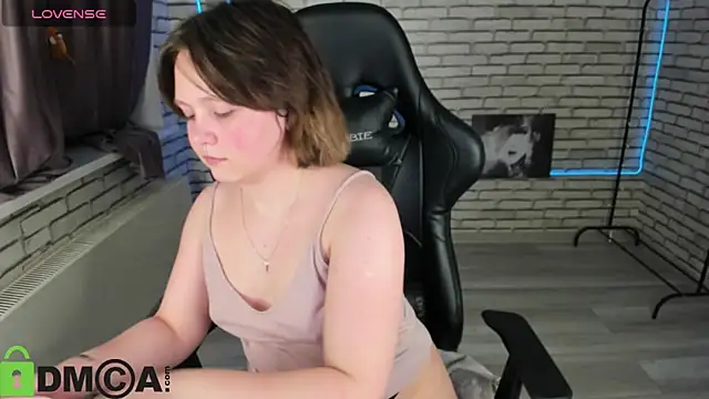 Snapshot of Mila__Cutee chatting on 11/26/25, 09:32 Mila Cutee online show from 11/26/25, 09:32