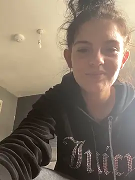 Camwithchlox online show from 10/22/25, 09:53