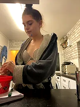 Camwithchlox online show from 10/30/25, 09:04