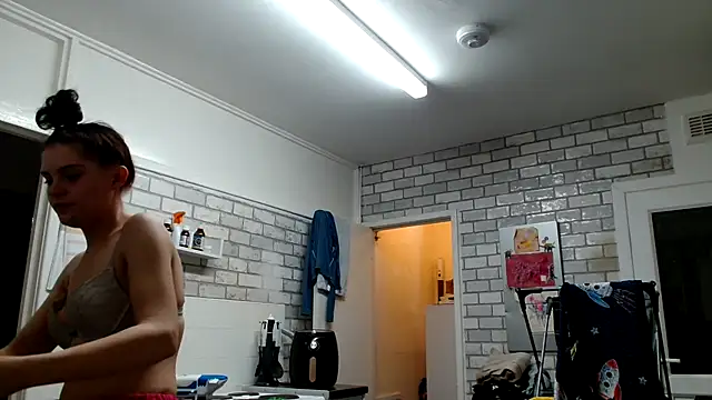 Camwithchlox online show from 10/31/25, 05:58