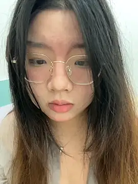 Snapshot of xxwang20 chatting on 10/15/25, 02:50 xxwang20 online show from 10/15/25, 02:50