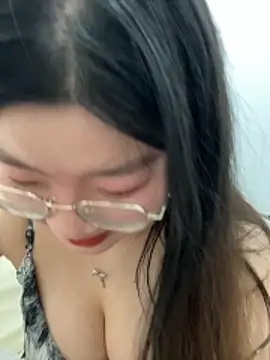 Snapshot of xxwang20 chatting on 11/13/25, 11:20 xxwang20 online show from 11/13/25, 11:20