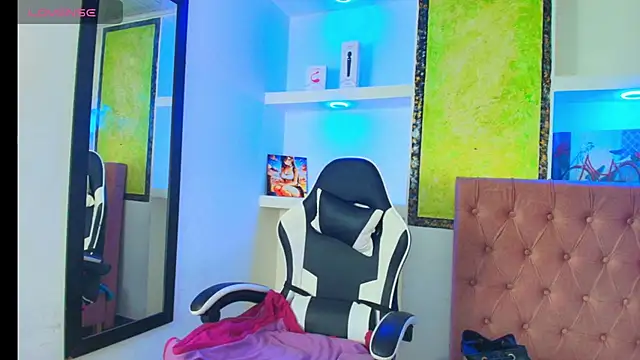 susan mooree online show from 10/18/25, 07:47