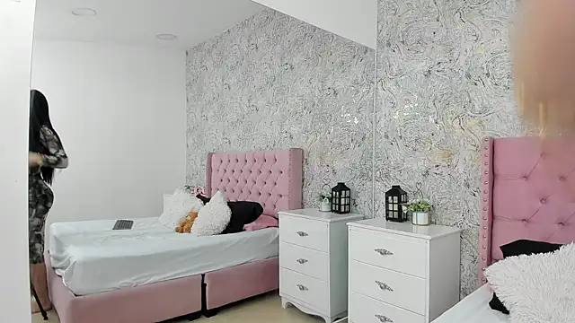 Snapshot of PaolaSanz chatting on 10/04/25, 11:41 PaolaSanz online show from 10/04/25, 11:41