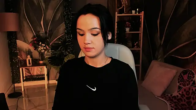 MonicaFarmer online show from 10/06/25, 05:32