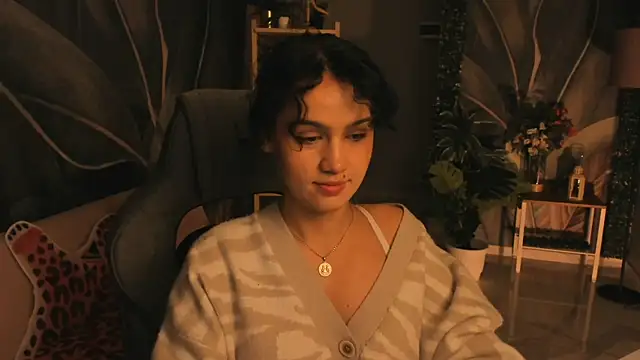 MonicaFarmer online show from 10/08/25, 06:05