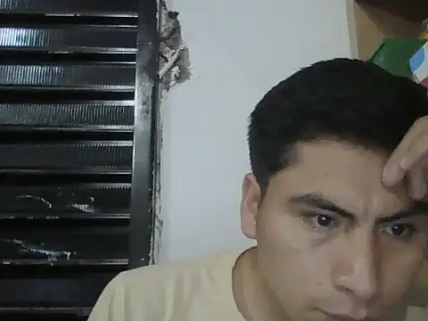 Snapshot of Migueles96 chatting on 09/13/25, 02:44 Migueles96 online show from 09/13/25, 02:44