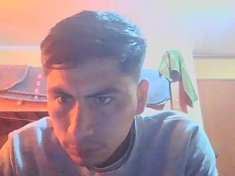 Snapshot of Migueles96 chatting on 09/20/25, 03:02 Migueles96 online show from 09/20/25, 03:02