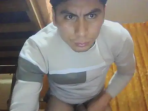 Snapshot of Migueles96 chatting on 10/17/25, 06:49 Migueles96 online show from 10/17/25, 06:49