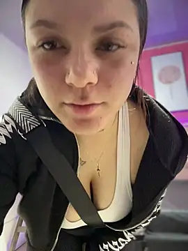 Snapshot of Megaan__More chatting on 10/31/25, 02:12 Megaan More online show from 10/31/25, 02:12