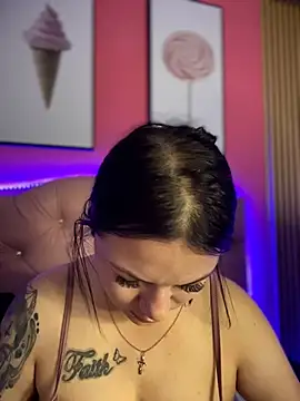 Snapshot of Megaan__More chatting on 11/09/25, 03:27 Megaan More online show from 11/09/25, 03:27