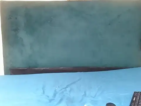 Snapshot of Freaky-Nicky18 chatting on 11/18/25, 12:20 Freaky-Nicky18 online show from 11/18/25, 12:20