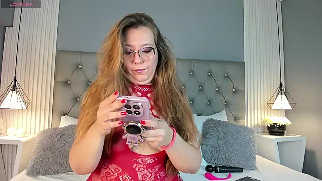 Snapshot of SamantaHarvey chatting on 10/18/25, 03:42 SamantaHarvey online show from 10/18/25, 03:42