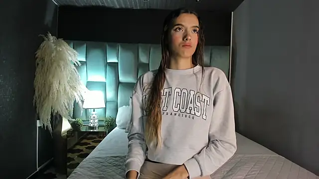 CarolinaaGomezz online show from 10/17/25, 11:02