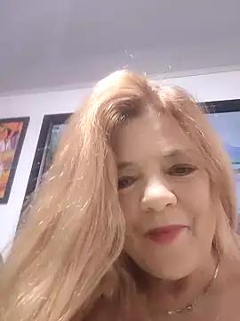 Casandra Cruz online show from 10/03/25, 12:46