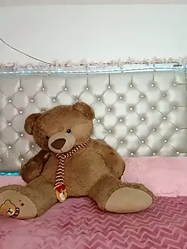 ZARAY 1118 online show from 10/25/25, 09:31