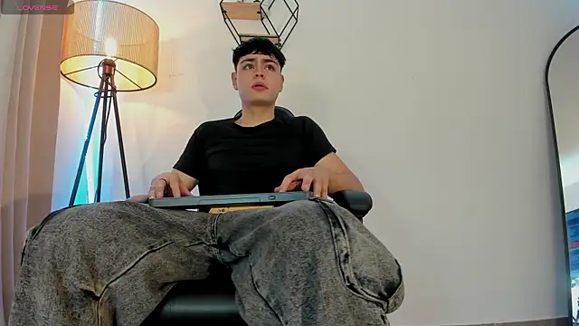 Im Juaniito online show from 11/21/25, 02:54