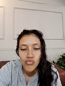 ArielBlossom    online show from 10/02/25, 11:17