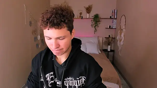 Snapshot of JonnyDarka chatting on 10/21/25, 10:38 JonnyDarka online show from 10/21/25, 10:38