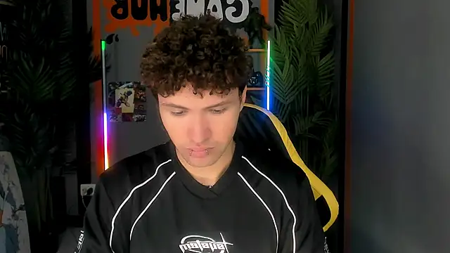 Snapshot of JonnyDarka chatting on 11/28/25, 08:17 JonnyDarka online show from 11/28/25, 08:17