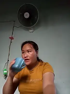 Snapshot of Tamara-a chatting on 10/17/25, 12:25 Tamara-a online show from 10/17/25, 12:25