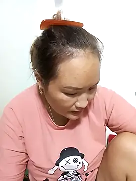 Snapshot of Tamara-a chatting on 10/19/25, 12:17 Tamara-a online show from 10/19/25, 12:17