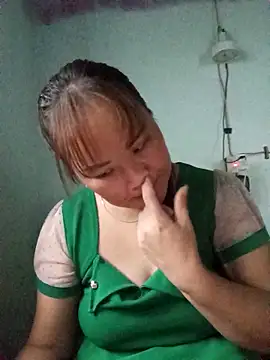 Snapshot of Tamara-a chatting on 10/25/25, 12:40 Tamara-a online show from 10/25/25, 12:40