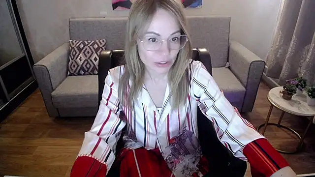 Snapshot of shy_hot_cat chatting on 10/06/25, 09:18 shy hot cat online show from 10/06/25, 09:18