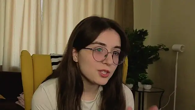 Snapshot of CareyHajdas chatting on 09/30/25, 01:05 CareyHajdas online show from 09/30/25, 01:05