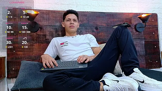 JhosuaVega online show from 11/12/25, 09:47