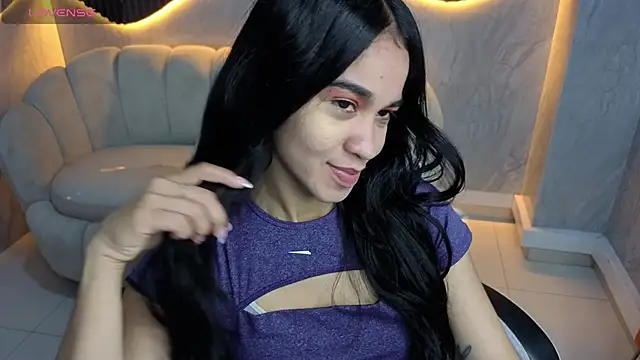 Maia Tx online show from 10/27/25, 01:04