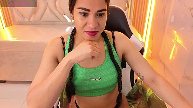 Maia Tx online show from 12/04/25, 01:09