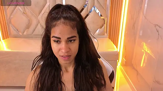 Maia Tx online show from 12/05/25, 01:14