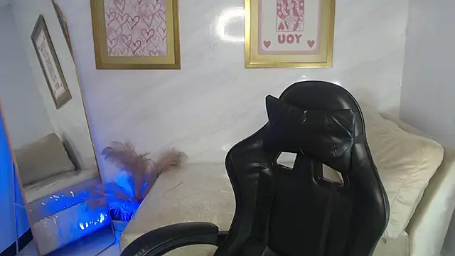 Mialover v online show from 11/22/25, 08:19