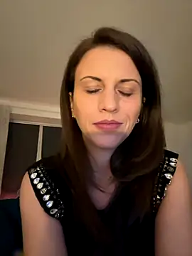 Snapshot of ScarlettNoirr chatting on 11/19/25, 08:42 ScarlettNoirr online show from 11/19/25, 08:42