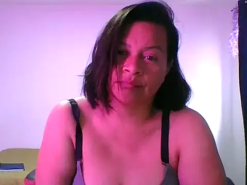 adri89-g online show from 09/26/25, 04:22