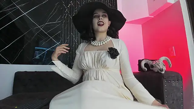 Snapshot of mistress_angell_ chatting on 11/08/25, 10:19 mistress angell online show from 11/08/25, 10:19