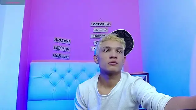 Snapshot of EL_VENEZOLANO_22CM chatting on 10/07/25, 04:31 EL VENEZOLANO 22CM online show from 10/07/25, 04:31