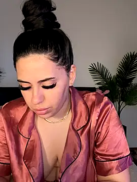 Snapshot of Andrestarr chatting on 10/06/25, 02:47 Andrestarr online show from 10/06/25, 02:47