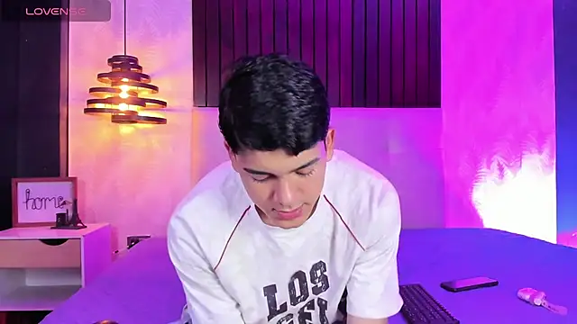 Snapshot of SandroVeyra chatting on 10/06/25, 07:55 SandroVeyra online show from 10/06/25, 07:55