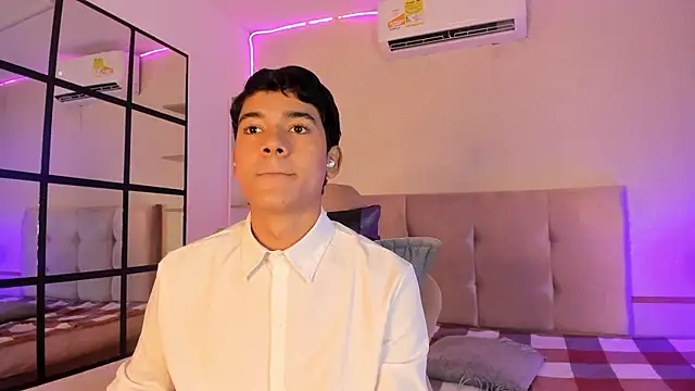 Snapshot of SandroVeyra chatting on 10/23/25, 04:01 SandroVeyra online show from 10/23/25, 04:01