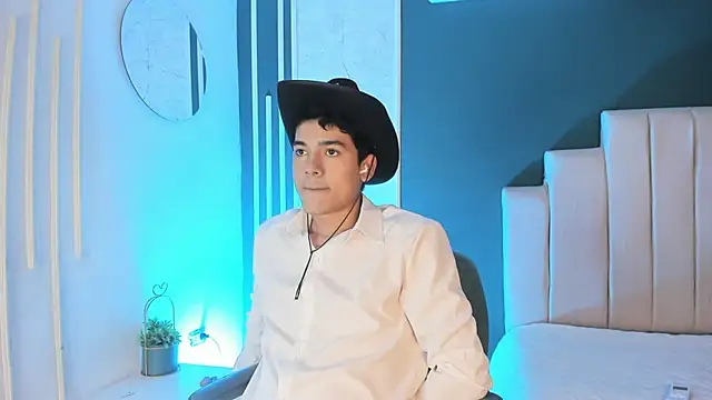 Snapshot of SandroVeyra chatting on 10/25/25, 03:36 SandroVeyra online show from 10/25/25, 03:36