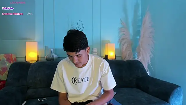 Snapshot of SandroVeyra chatting on 11/07/25, 02:00 SandroVeyra online show from 11/07/25, 02:00