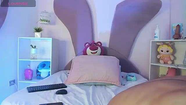 Snapshot of SandroVeyra chatting on 11/18/25, 03:34 SandroVeyra online show from 11/18/25, 03:34